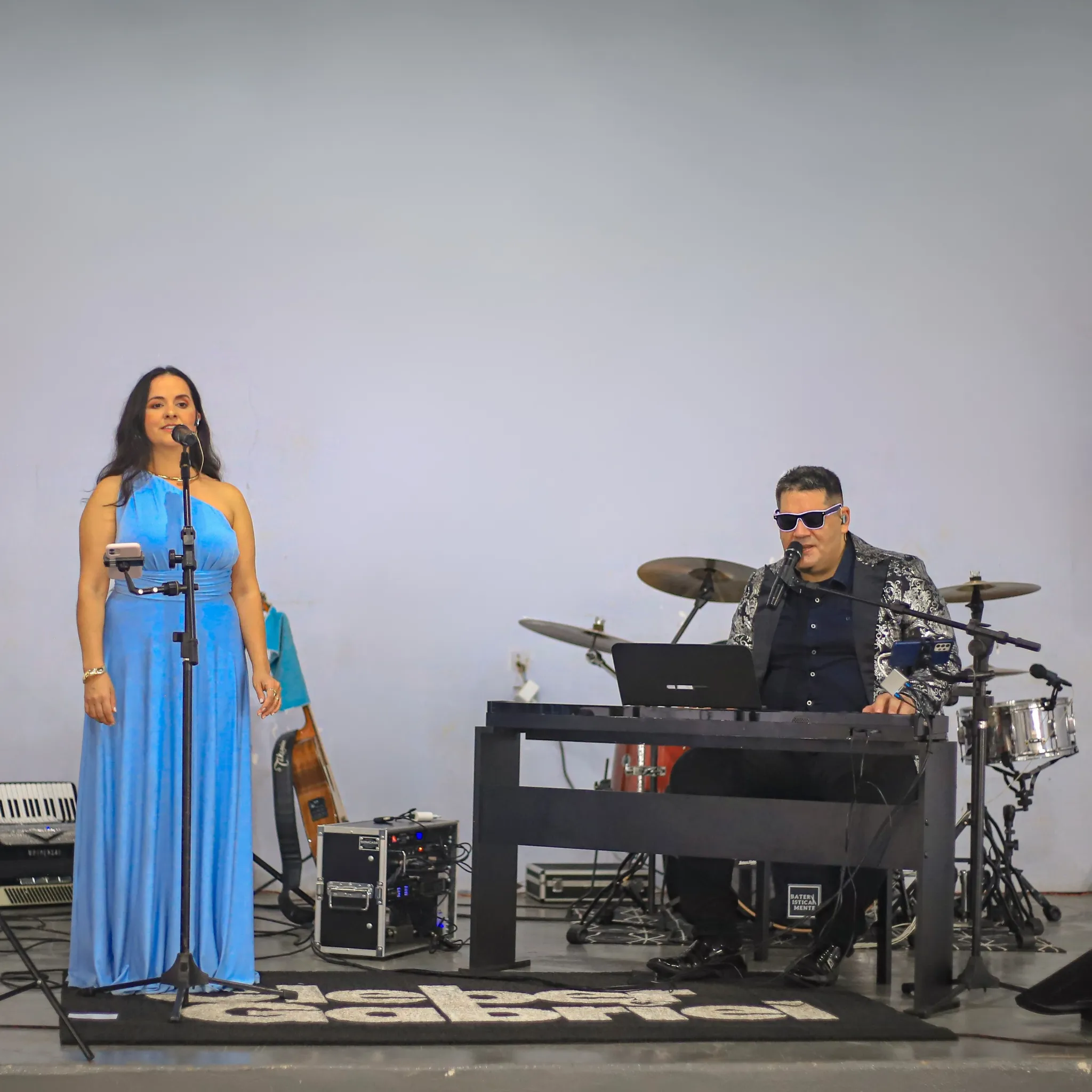 Ivan e Karine em apresentação ampla